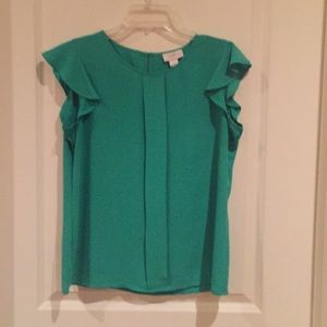 Short ruffle sleeve green blouse